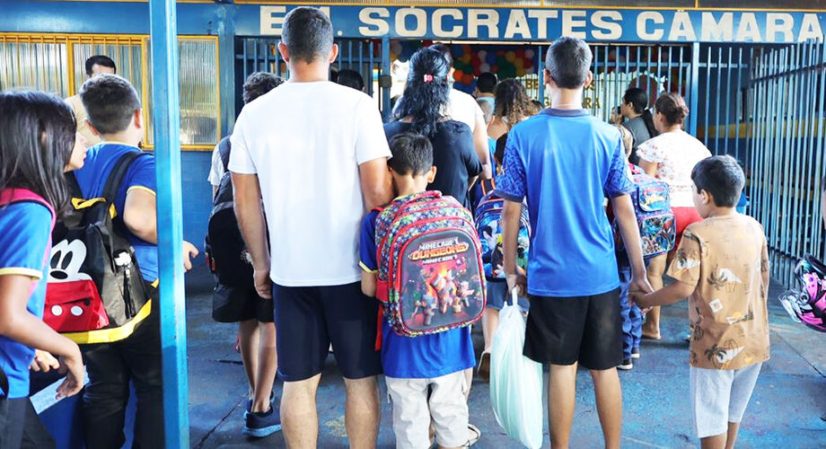 Escolas de Dourados deverão fazer ações educativas que abordem a temática do uso excessivo de aparelhos eletrônicos