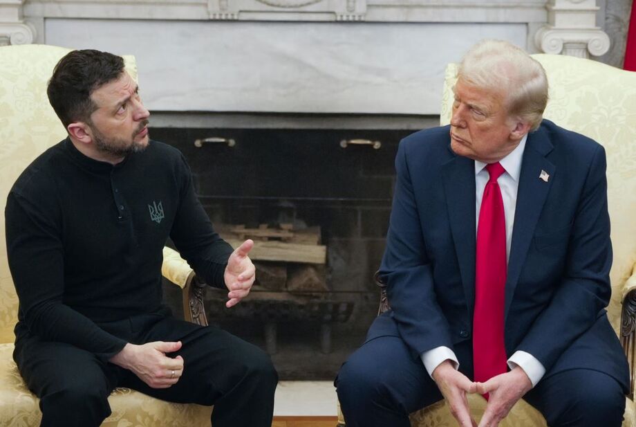 Trump e Zelenski discutem no Salão Oval da Casa Branca.