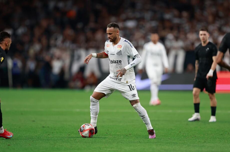 De olho no Corinthians, Neymar incentiva crianças da base do Santos: 'Sigam o sonho de vocês'