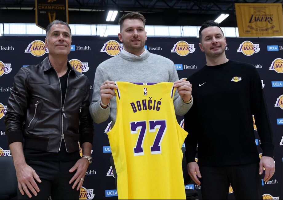 Doncic foi apresentado no Los Angeles Lakers nesta terça-feira.