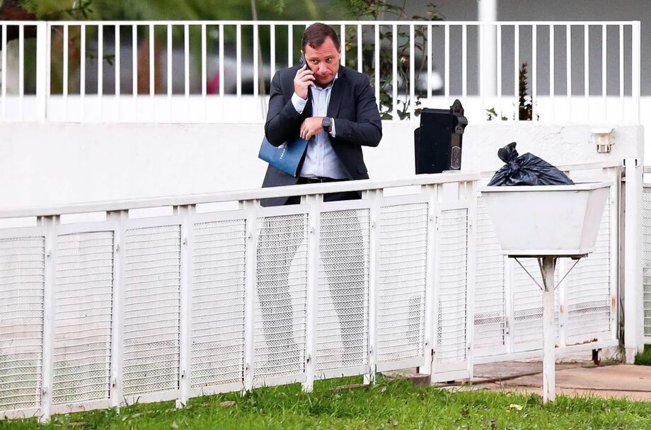 O ex-ajudante de ordens do ex-presidente da República Jair Messias Bolsonaro, o tenente-coronel Mauro Cid chega na sua casa no setor militar urbano após prestar depoimento no Supremo Tribunal Federal (STF).