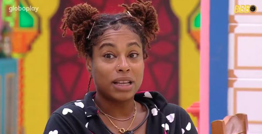 Thamiris comenta sobre a situação da festa e as repercussões do beijo de Aline