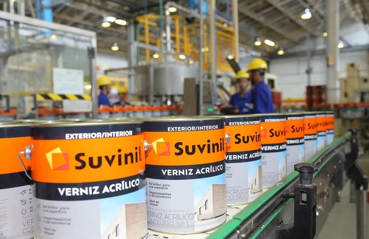 Aquisição inclui fábricas, mil funcionários e reforça liderança da empresa no mercado de tintas decorativas