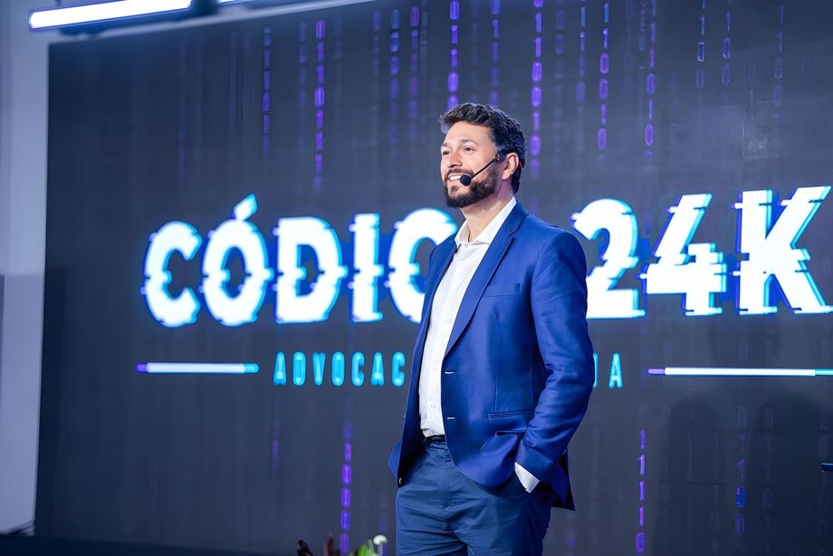 ESA-MS abre ano letivo com palestra de Erik Navarro sobre inovação no direito e desafios da advocacia na era digital. Evento acontece em 25 de fevereiro.