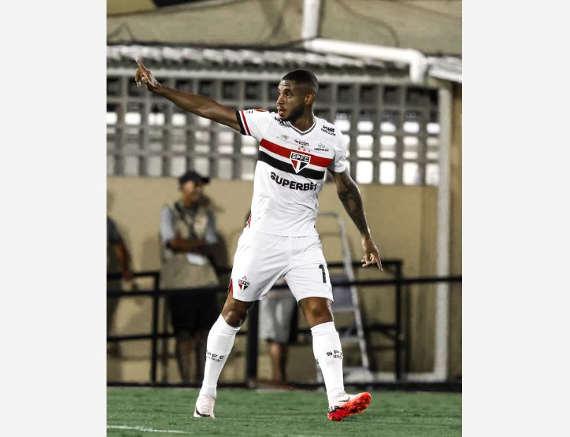 André Silva fez 2 gols para o São Paulo ainda no primeiro tempo contra o São Bernardo.