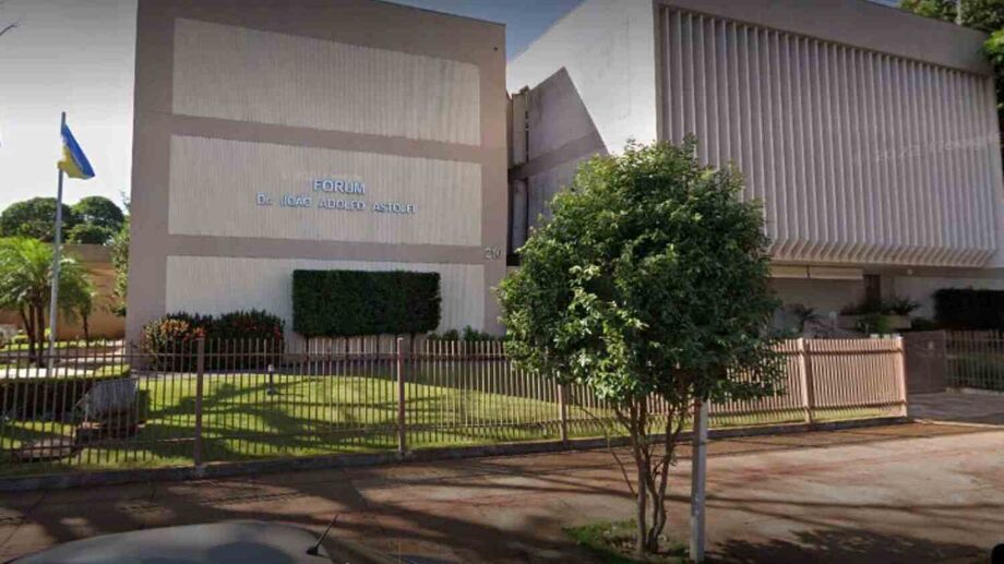 Advogado condenado por reter indenizações de clientes em Dourados pede reconhecimento de insanidade mental. Justiça avaliará o pedido.