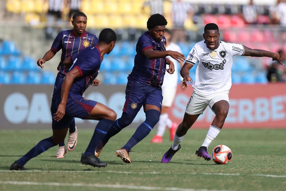 Botafogo é derrotado com reservas pelo Madureira e esquenta briga pela classificação no Carioca