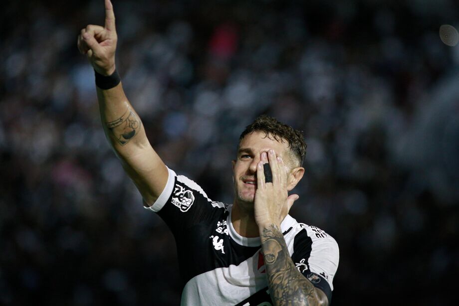 Vasco elimina o Botafogo e pega o Flamengo nas semifinais do Carioca