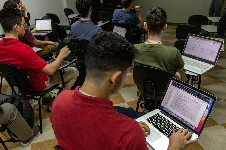 Sala de aula na Faculdade de Medicina da USP; área de Saúde e Bem-Estar tem mais de 4 milhões de pessoas formadas no Brasil.