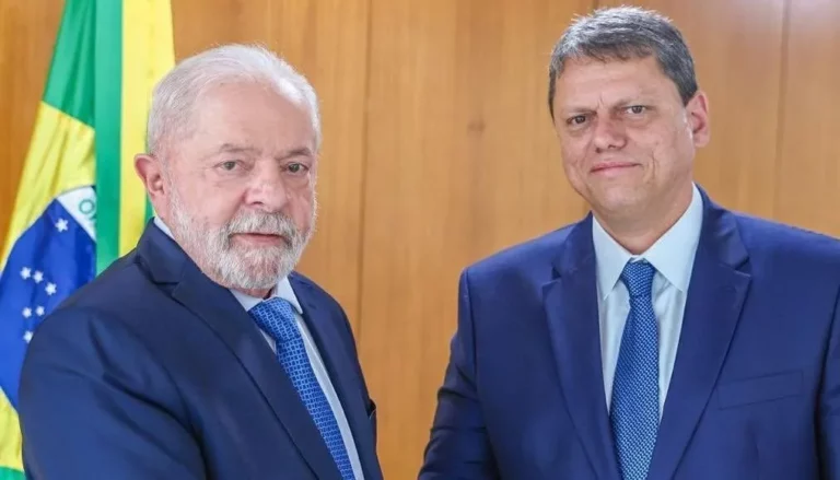 Presidente Luiz Inácio Lula da Silva e o governador do Estado de São Paulo, Tarcísio de Freitas