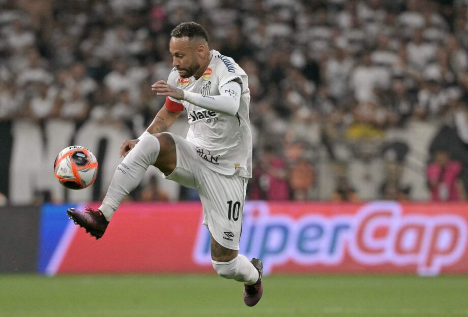 Neymar em ação no clássico com o Corinthians pelo Campeonato Paulista de 2025.