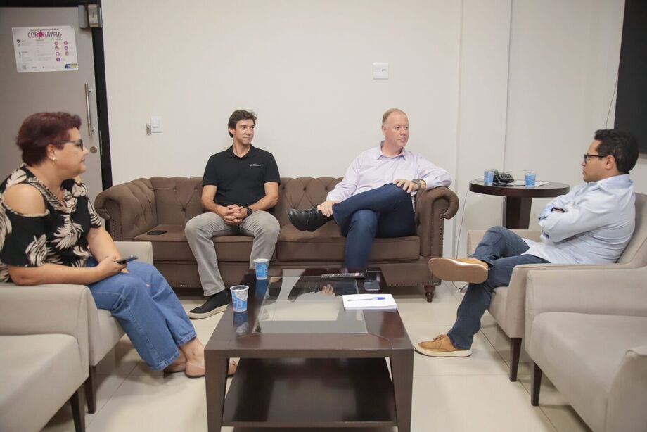 O encontro contou com a presença do presidente do Sindha/MS, Juliano Wertheimer, do presidente da Abrasel/MS, João Francisco Denardi, e de assessores.