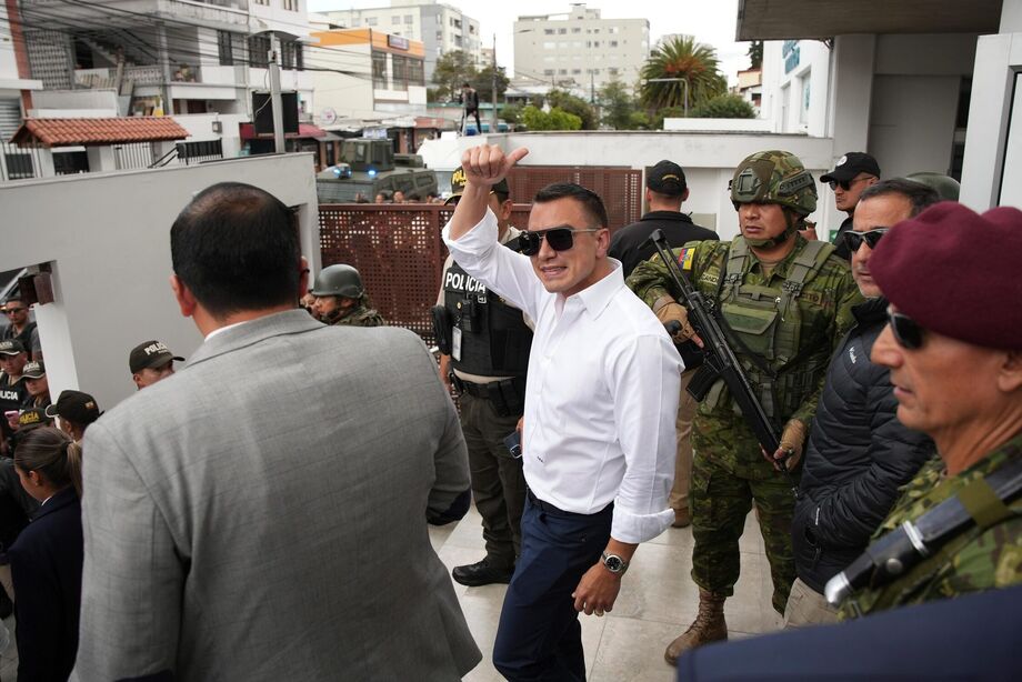 Daniel Noboa vota no Equador. Boca de urna indica que o presidente deve ser reeleito.