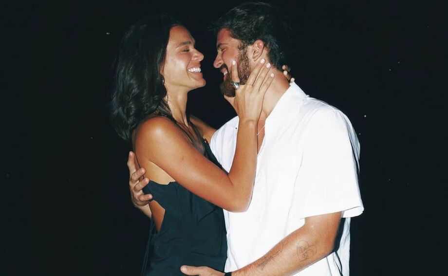 Bruna Marquezine com João Guilherme na fazenda Talismã, que pertence ao pai do ator, o cantor sertanejo Leonardo.
