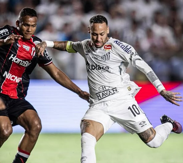 Neymar entrou aos 45' e sofreu com faltas dos jogadores adversários