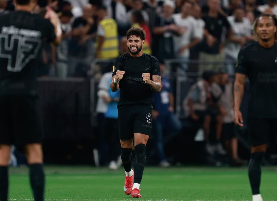 Yuri Alberto fez os gols da vitória corintiano sobre o Santos