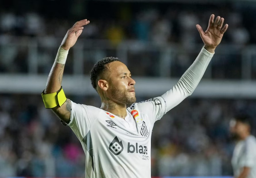 Neymar firmou contrato com o Santos até a metade de 2025, mas pai e jogador querem ficar mais