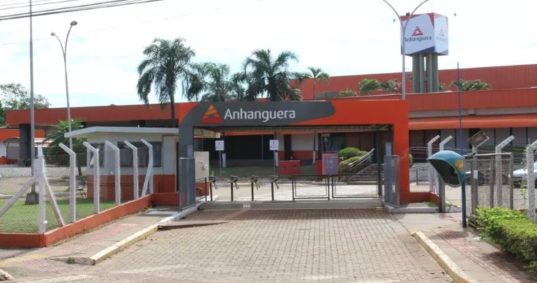Fachada da faculdade Anhanguera em Campo Grande