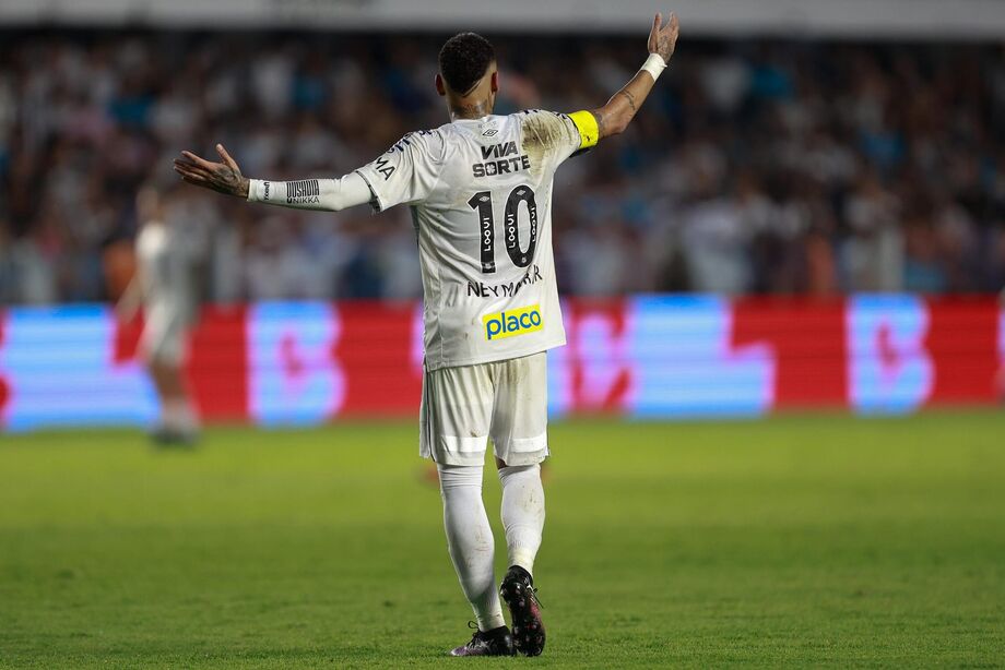 Neymar ainda não marcou no retorno ao Santos e vive segundo pior começo por um clube.