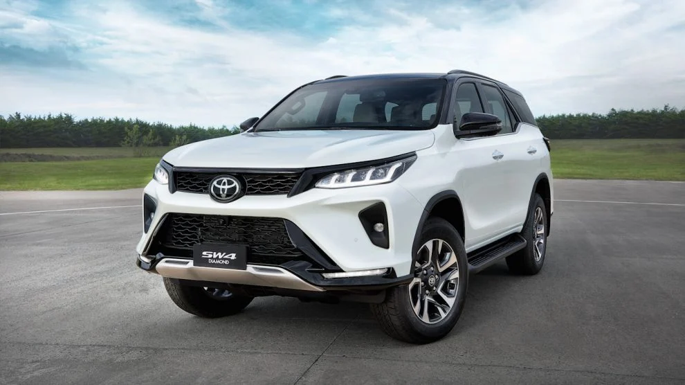 Toyota SW4 tem novo aumento de preços em 2025, com reajustes de até R$ 8.800. Versão mais cara, Diamond, custa R$ 446.690.