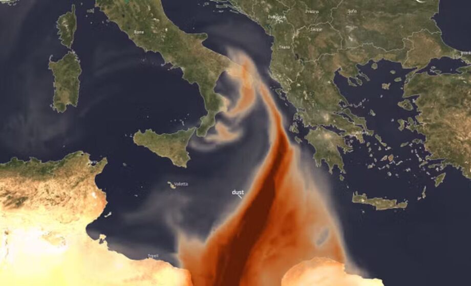 Imagem de satélite mostra densa nuvem de areia e poeira que saiu do Saara e atingiu a Itália.