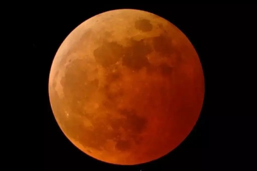 Lua de Sangue ou Lua Vermelha, que acontece durante o eclipse lunar total.