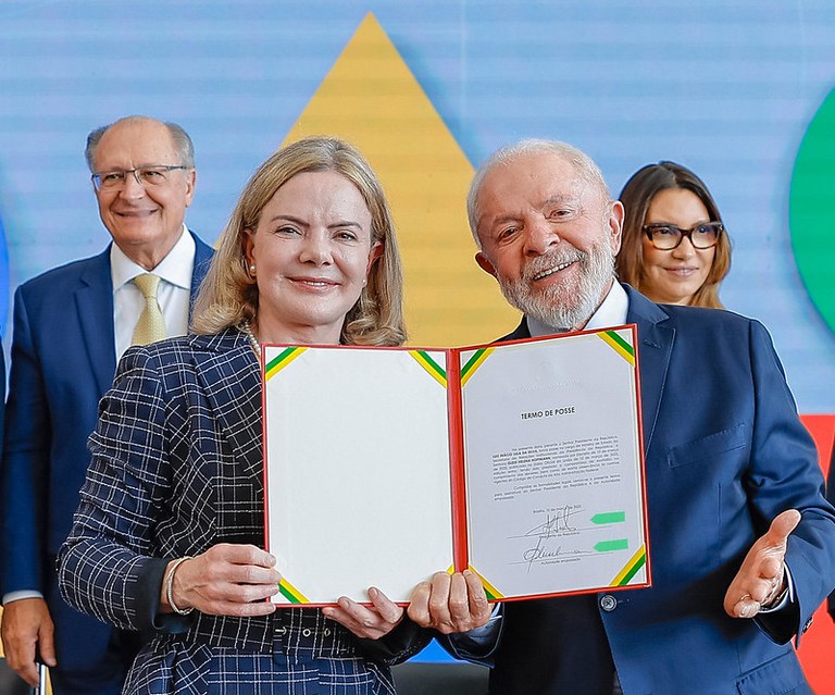 Presidente Lula empossa nova ministra-chefe das Relações Institucionais, Gleisi Hoffmann.