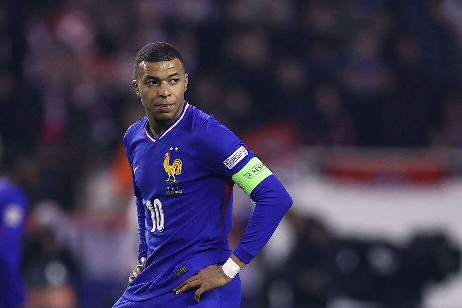 Mbappé sente o tornozelo e é desconvocado da seleção francesa antes de jogo contra o Azerbaijão