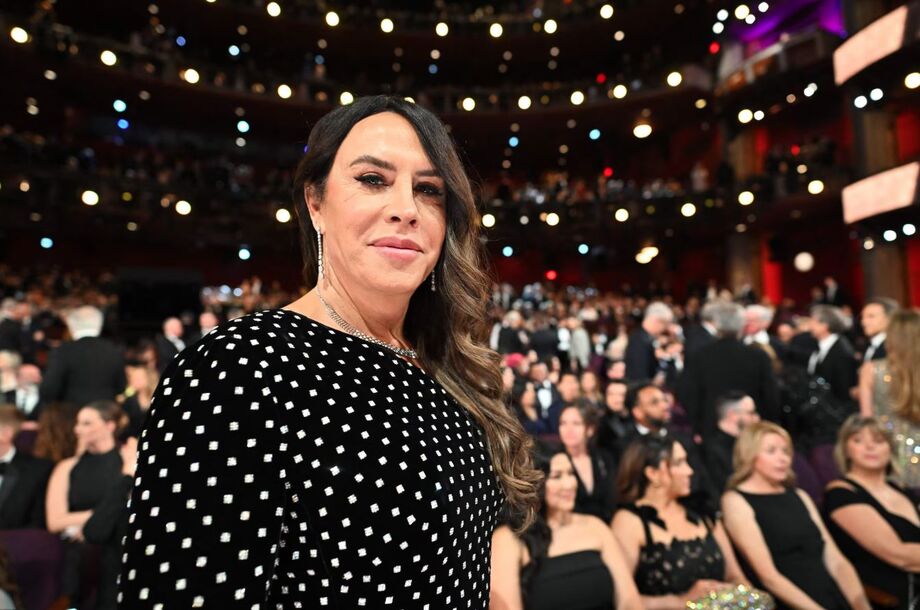 Karla Sofía Gascón reflete sobre controvérsias após Oscar.