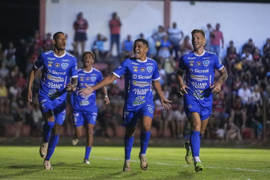 Wendel (7) foi mais uma vez decisivo e marcou o gol da vitória fora de casa do Azulão do Vale