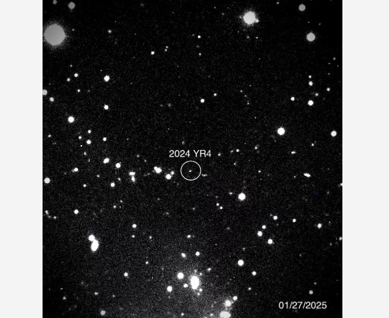 A imagem divulgada pela Nasa em 21 de janeiro de 2025 revela o asteroide 2024 YR4 observado pelo telescópio do Instituto de Tecnologia do Novo México