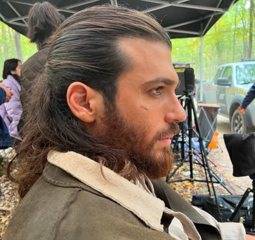 O ator turco Can Yaman nos bastidores de 'El Turco'.
