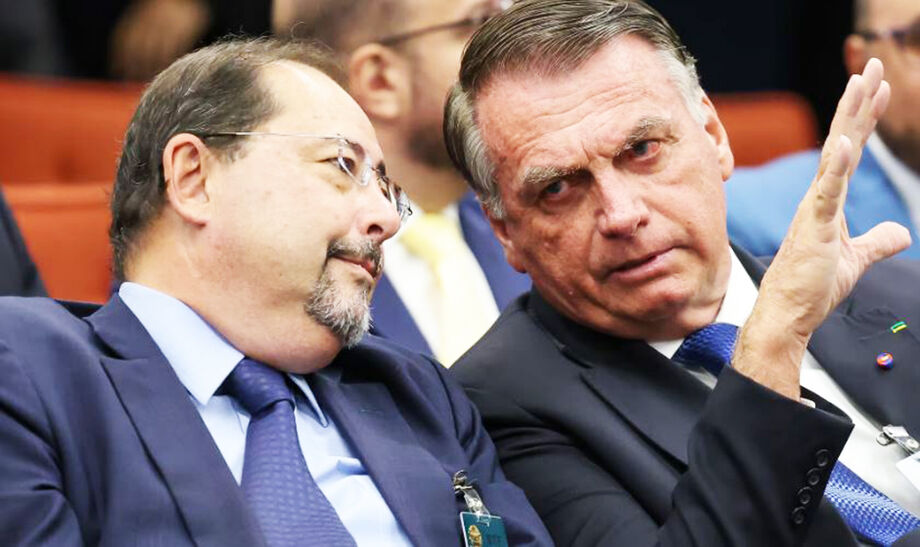 O ex-presidente Jair Bolsonaro acompanha o julgamento do recebimento da denúncia da PGR na Primeira Turma do STF