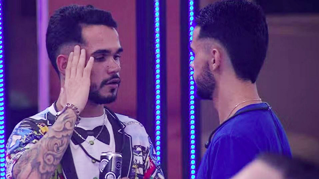 João Pedro declarou que pretende se afastar de Eva