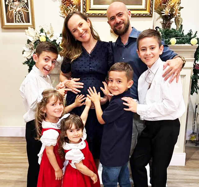 Tiba e Déa Camargos com os filhos do casal