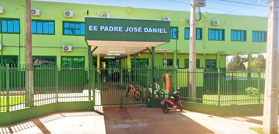 Escola Estadual Pe. José Daniel, onde aluno foi flagrado com faca na mochila.