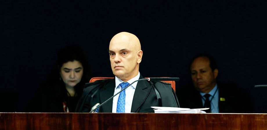 Alexandre de Moraes é o relator do inquérito do golpe e de outras investigações sensíveis que atingem Bolsonaro e seus aliados.