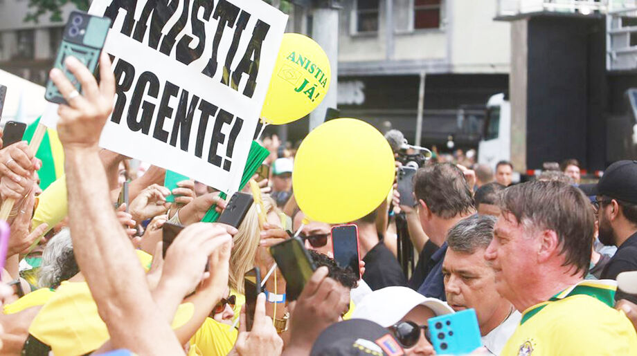 Jair Bolsonaro em ato no Rio neste domingo, 16