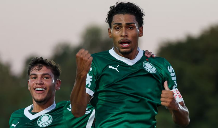 Luighi e elenco sub-20 do Palmeiras jogama Libertadores sub-20 em Assunção, no Paraguai