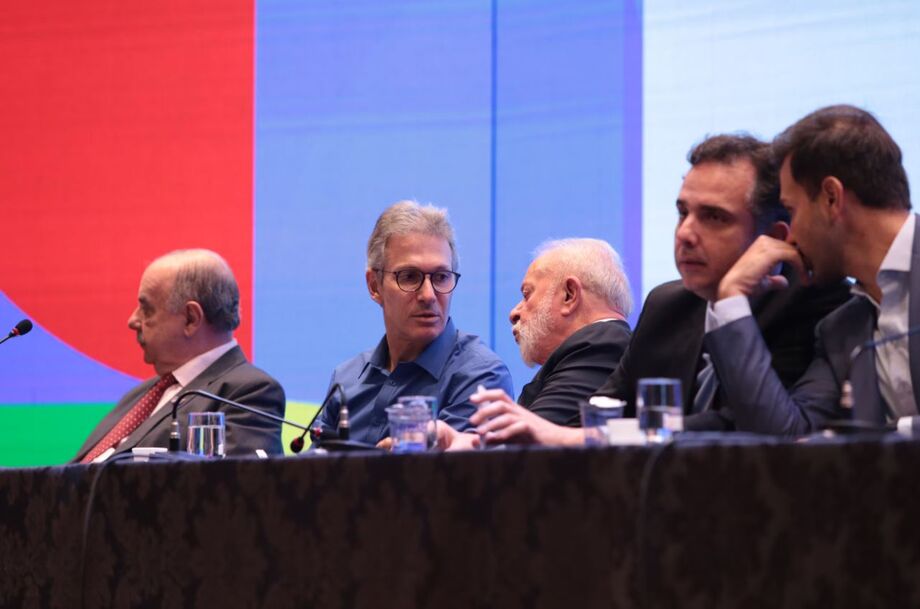 O governador Romeu Zema e o presidente da República, Luiz Inácio Lula da Silva, durante evento de balanço de ações e anúncios de investimentos do Governo Federal em Minas Gerais.