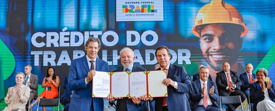 Lula durante cerimônia de lançamento do novo crédito do consignado privado, ao lados dos ministros Fernando Haddad e Luiz Marinho