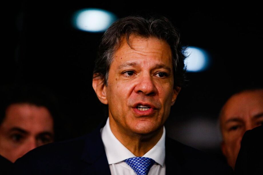Haddad defende Lula em audiência na Câmara e ironiza relação de Bolsonaro com Trump.