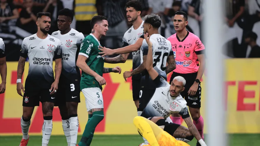 Clima quente na final: jogadores de Corinthians e Palmeiras se desentendem após provocação nos minutos finais da decisão do Paulistão