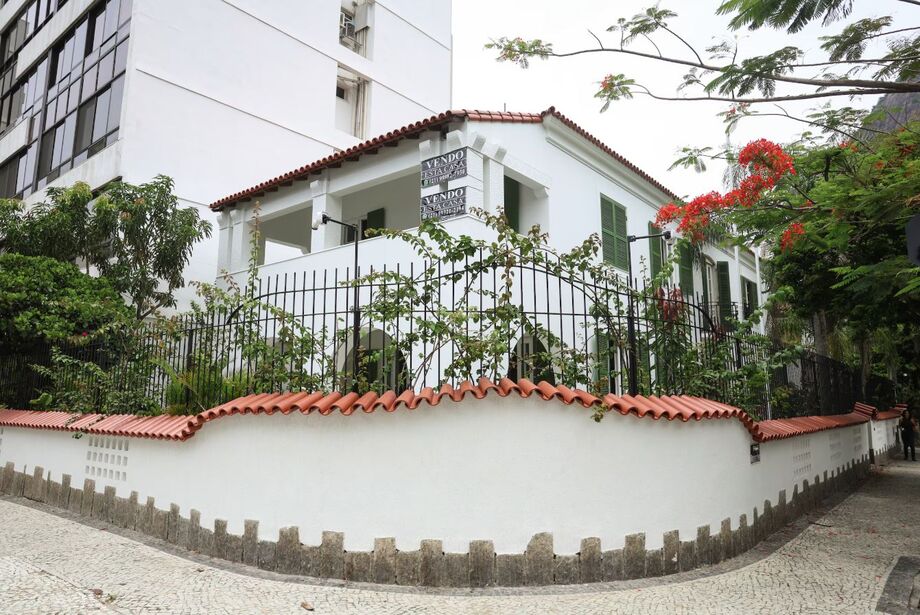 Fachada da casa na Urca que serviu de locação para o filme Ainda estou aqui, de Walter Salles.