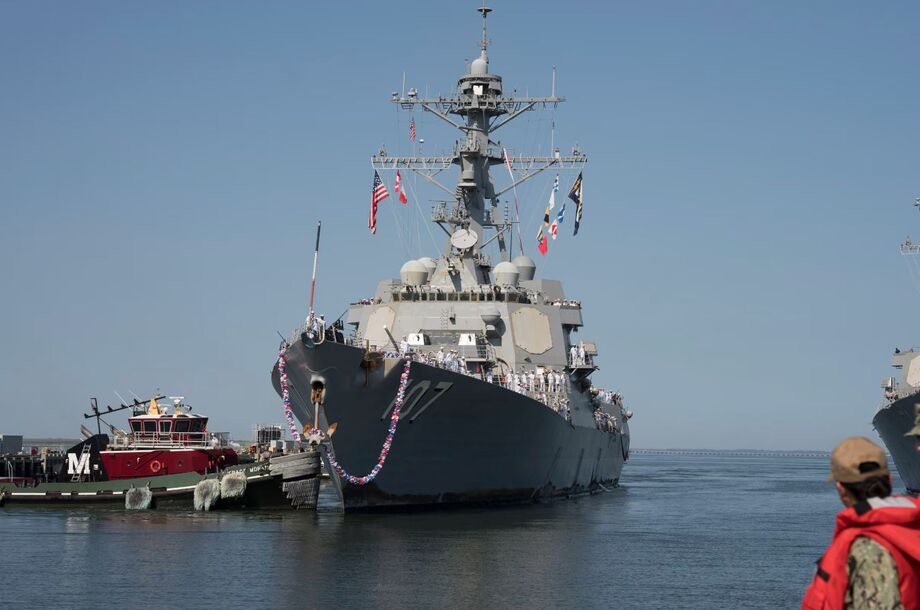USS Gravely retorna para estação naval após concluir missão de nove meses no Oriente Médio.