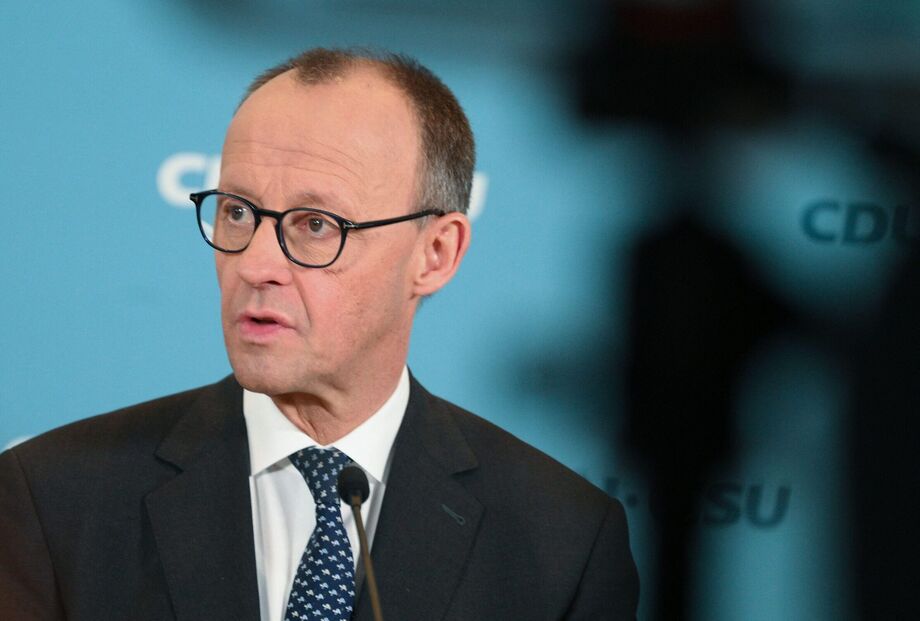 Futuro chanceler da Alemanha Friedrich Merz anuncia acordo com os Verdes para aprovar plano que prevê aumento dos gastos em defesa.