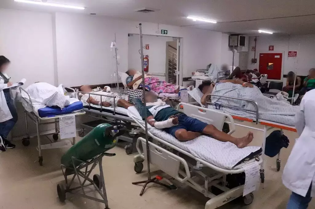 Com corredores lotados, pacientes sem próteses e médicos registrando boletim de ocorrência, Prefeitura remaneja 36 pessoas para evitar o colapso total em Campo Grande