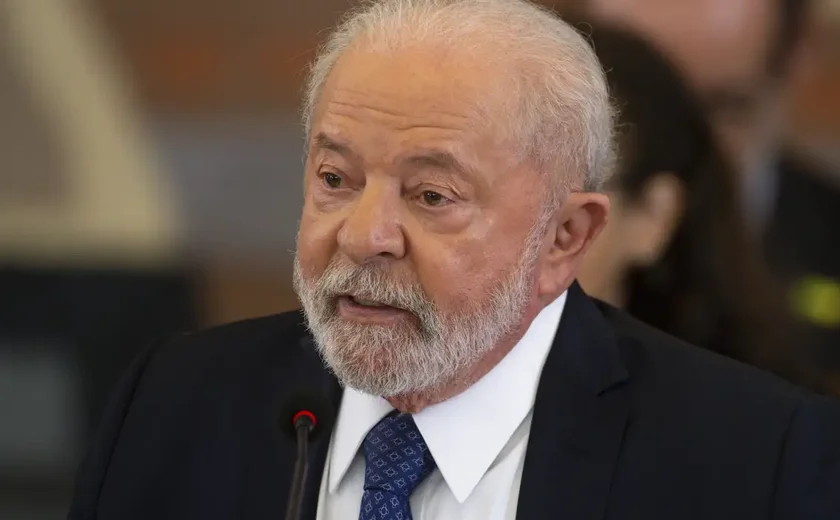 No Vietnã, Lula diz que Bolsonaro 'sabe que fez as bobagens de que está sendo acusado'