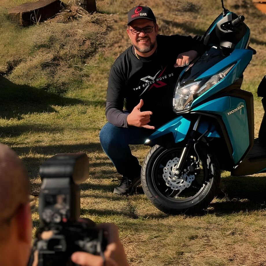 O jornalista sul-mato-grossense Mário Salgado, do portal ShopCarNews, é finalista do prêmio +Admirados da Imprensa Automotiva 2025, consolidando sua trajetória como referência no jornalismo automotivo do Brasil.