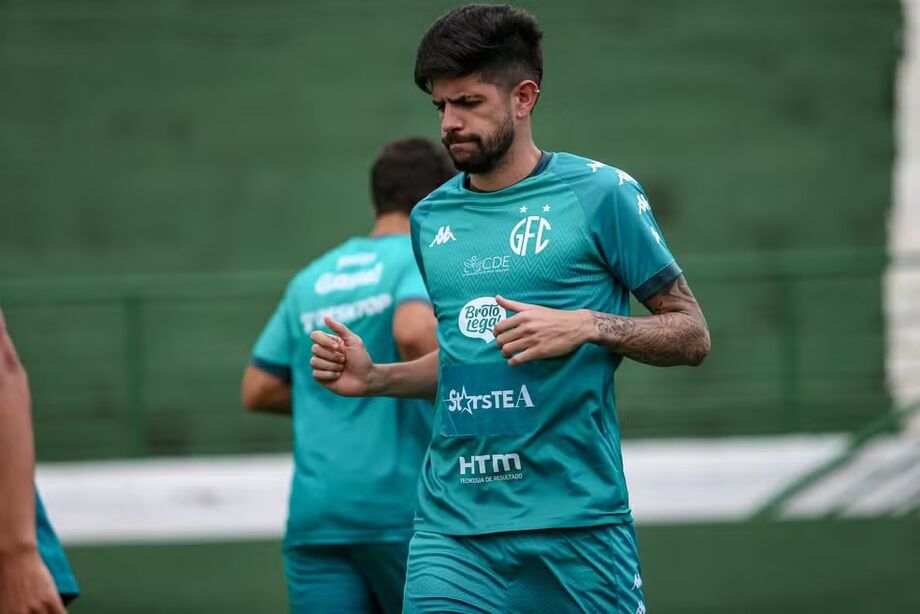 Matheus Régis deixa o Guarani e reforça o Botafogo-SP na Série B. Atacante teve passagem conturbada pelo Bugre e busca mais oportunidades em Ribeirão Preto.